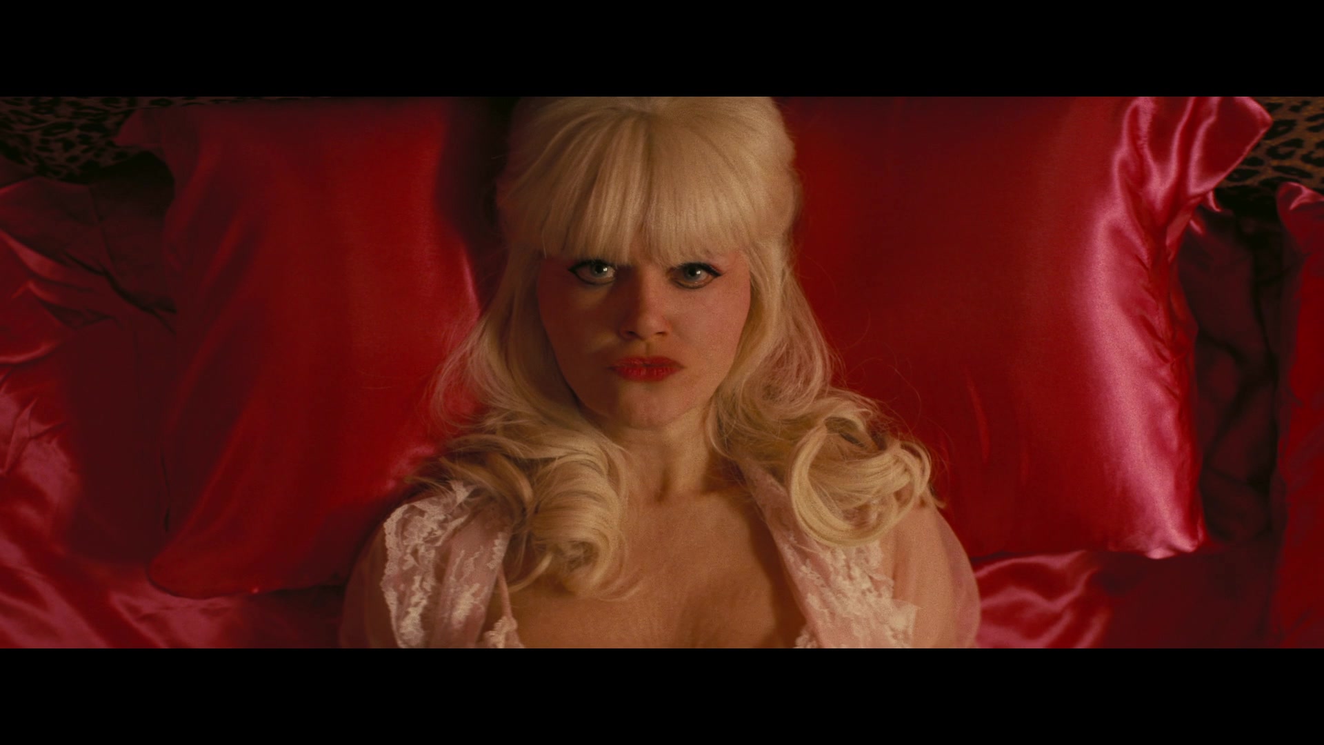 Angelyne_S01E01_Dream_Machine_1080p_ERW_000134.jpg