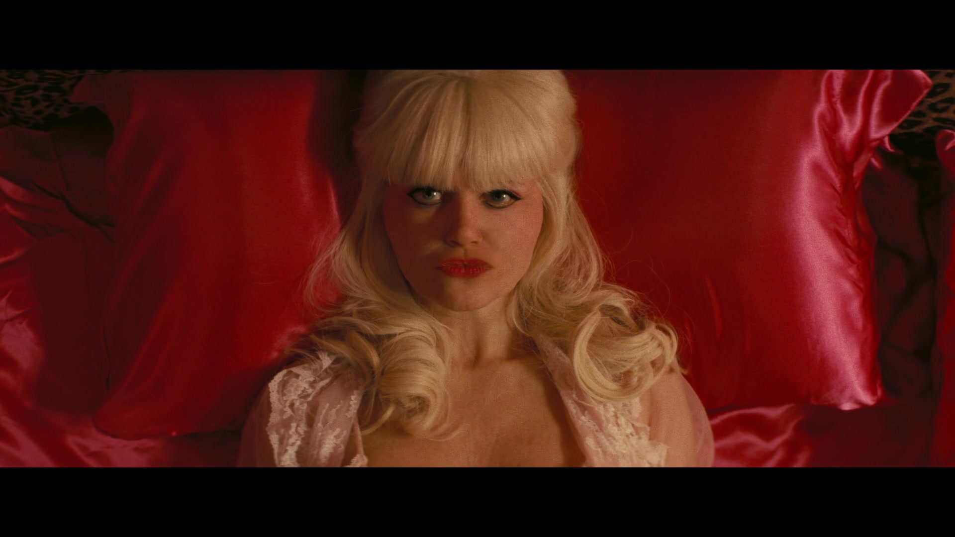 Angelyne_S01E01_Dream_Machine_1080p_ERW_000144.jpg