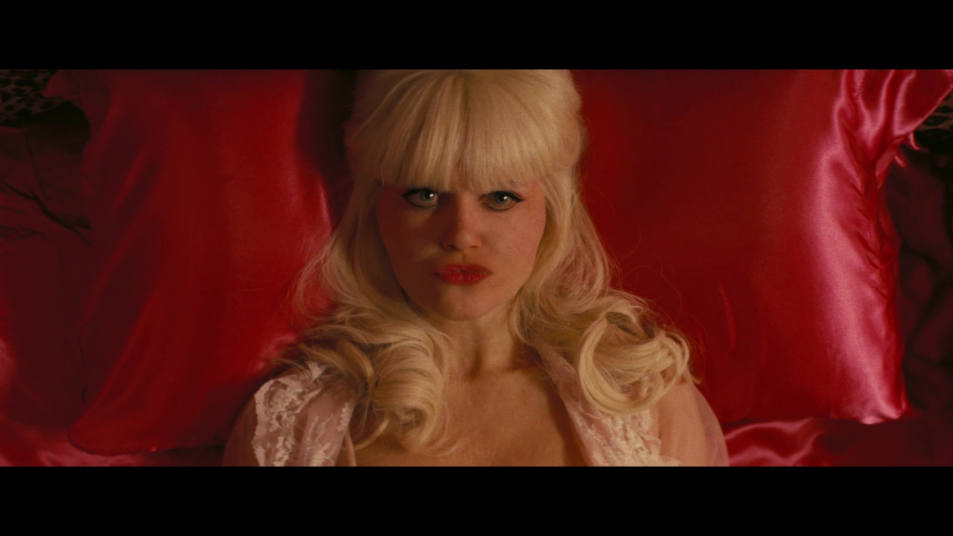 Angelyne_S01E01_Dream_Machine_1080p_ERW_000164.jpg