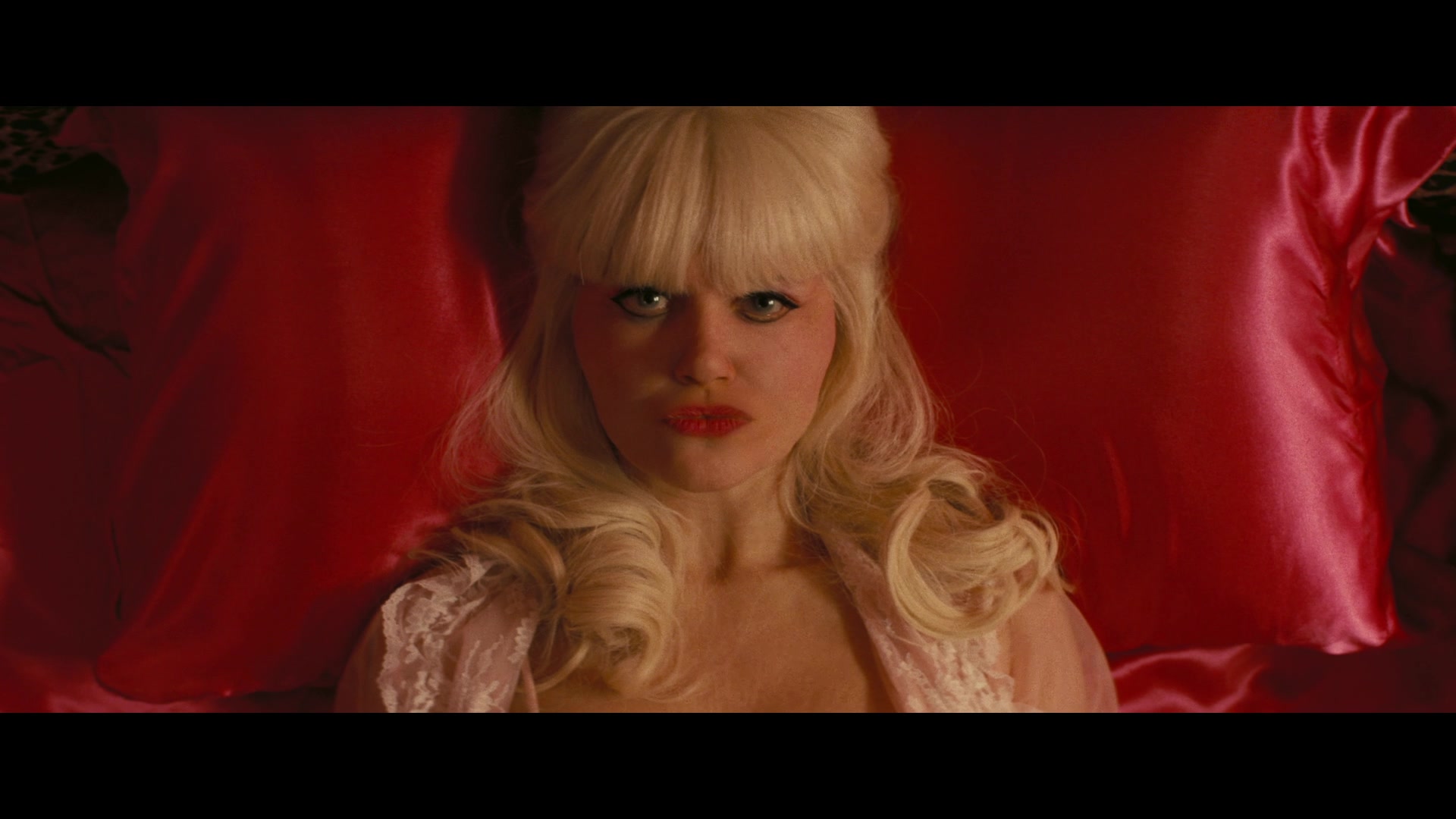 Angelyne_S01E01_Dream_Machine_1080p_ERW_000169.jpg
