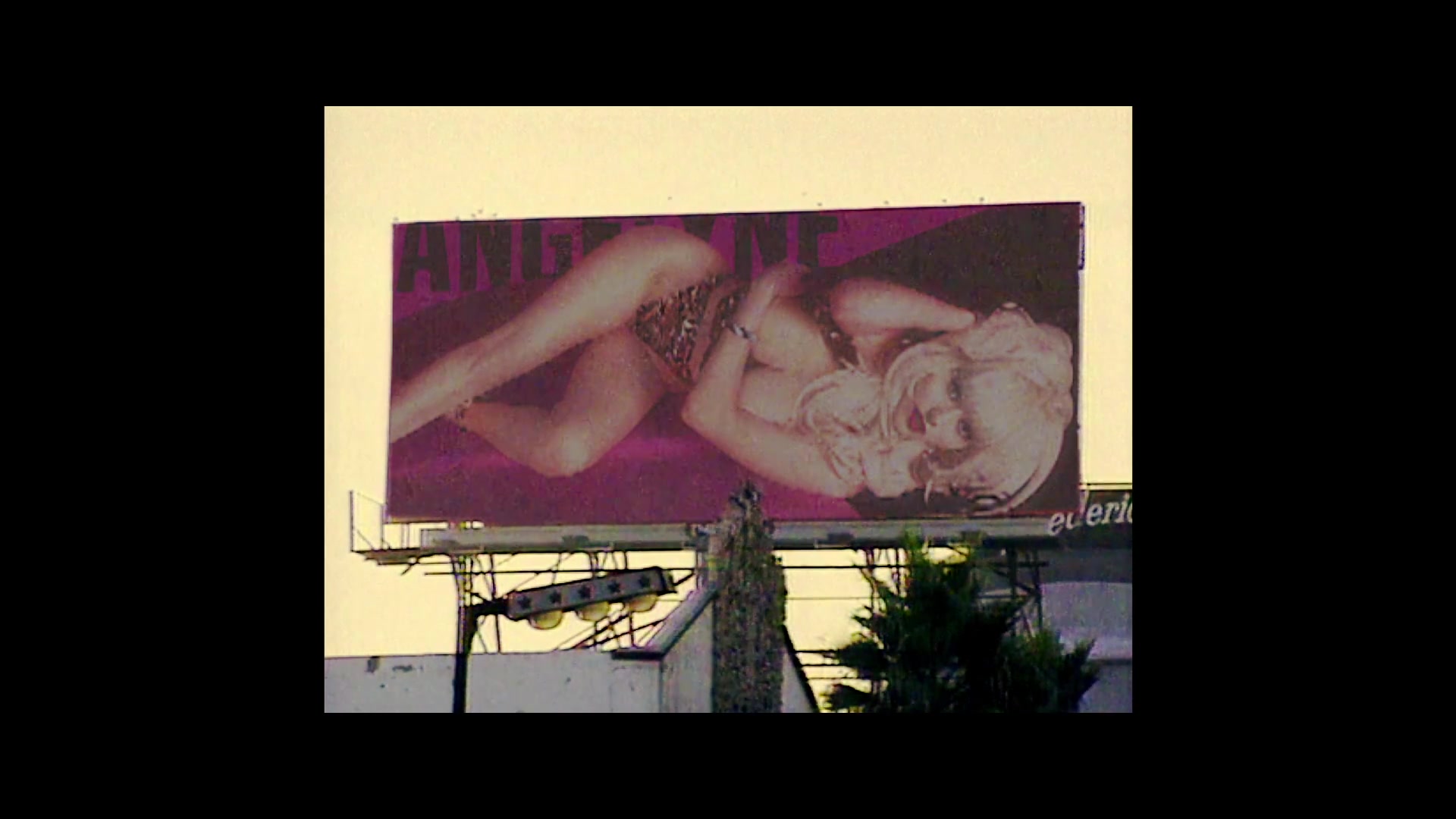 Angelyne_S01E01_Dream_Machine_1080p_ERW_000429.jpg