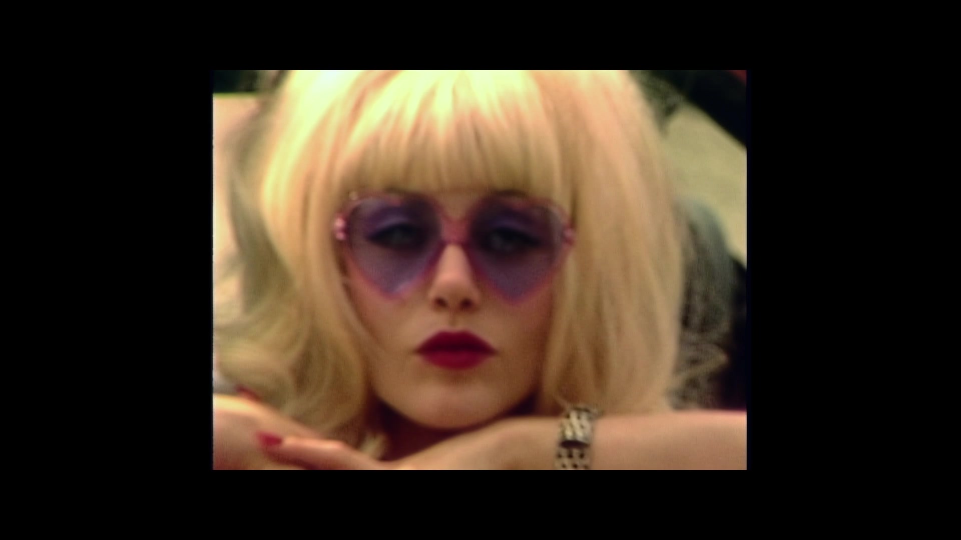 Angelyne_S01E01_Dream_Machine_1080p_ERW_000539.jpg