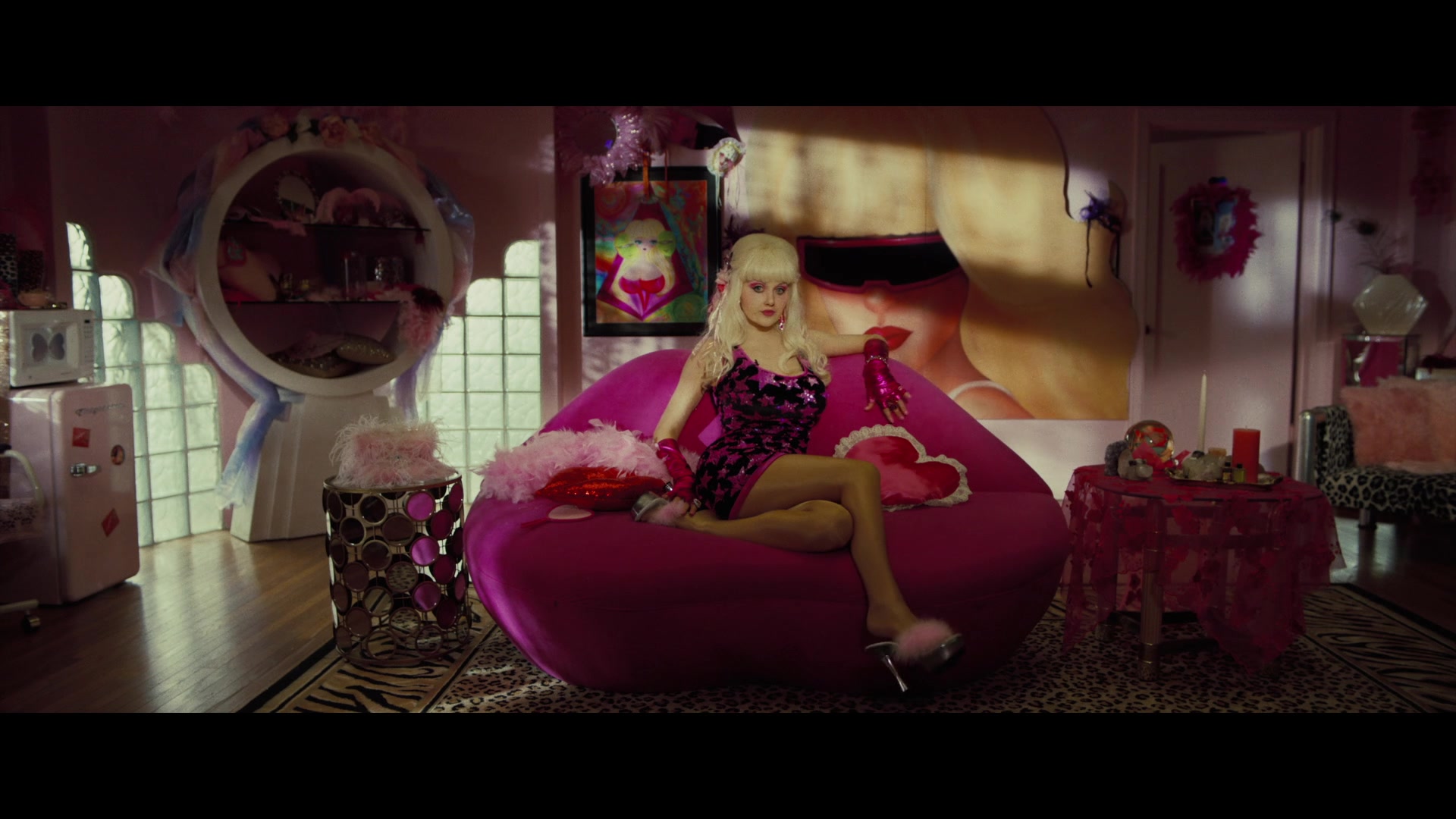 Angelyne_S01E01_Dream_Machine_1080p_ERW_000566.jpg