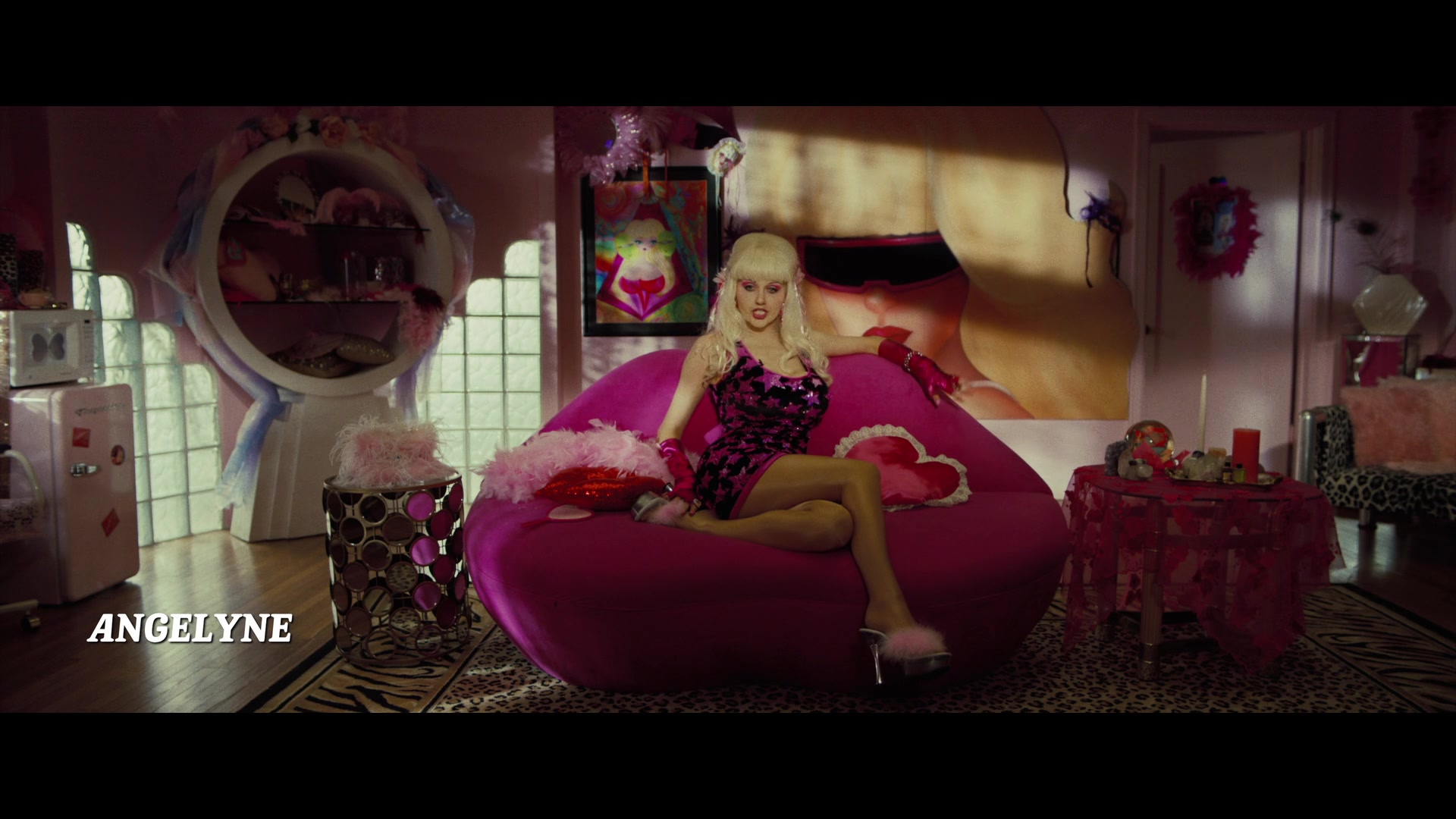 Angelyne_S01E01_Dream_Machine_1080p_ERW_000580.jpg