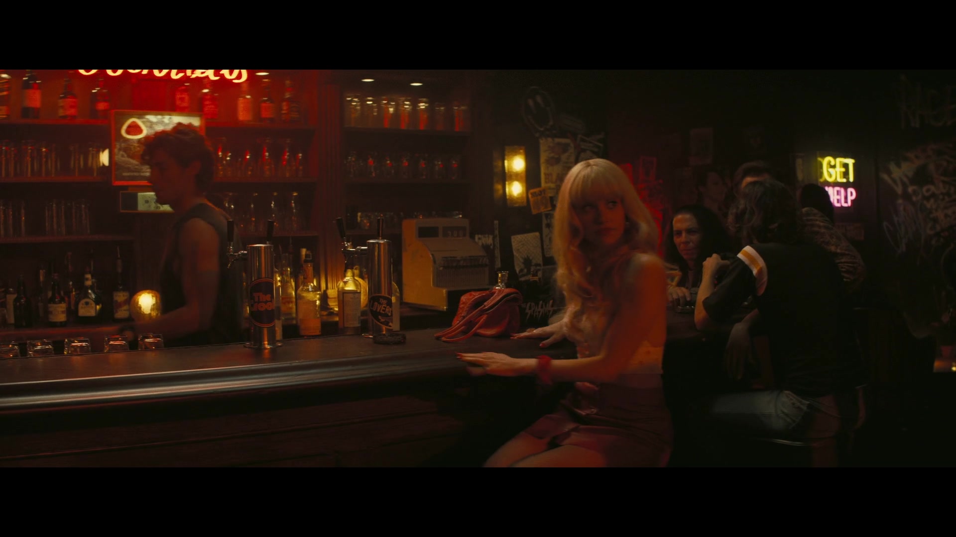 Angelyne_S01E01_Dream_Machine_1080p_ERW_001036.jpg