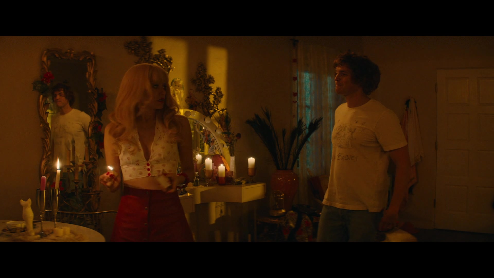 Angelyne_S01E01_Dream_Machine_1080p_ERW_001754.jpg