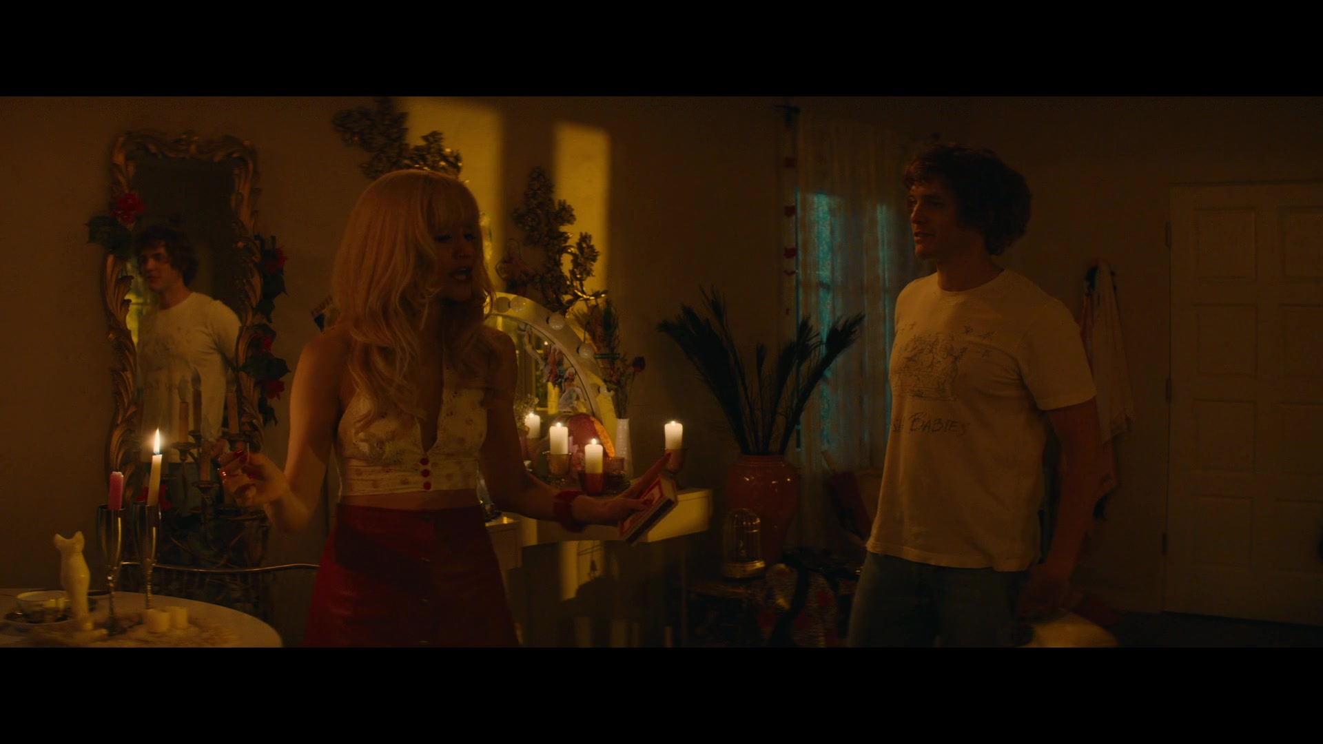 Angelyne_S01E01_Dream_Machine_1080p_ERW_001770.jpg