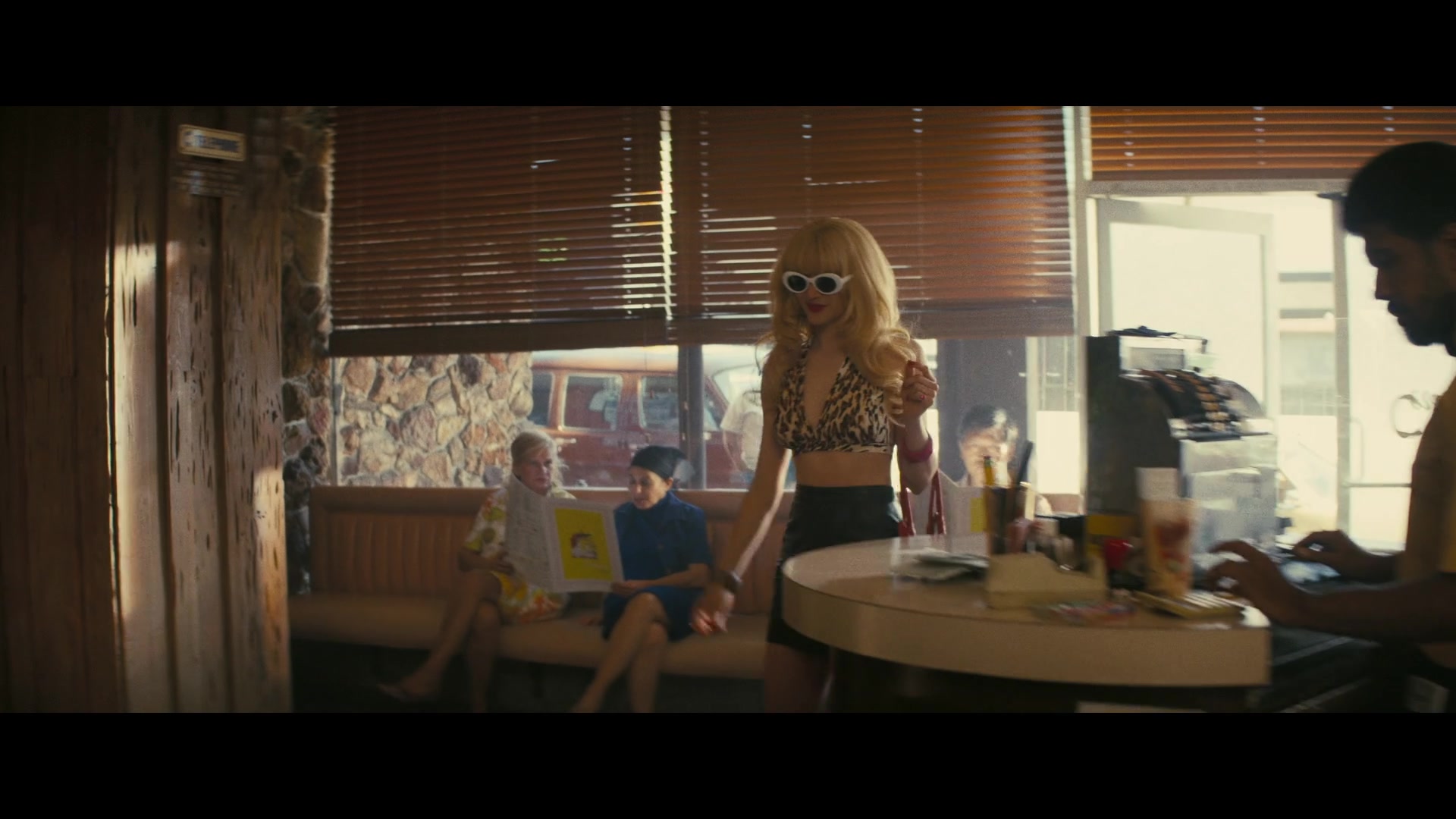 Angelyne_S01E01_Dream_Machine_1080p_ERW_002469.jpg