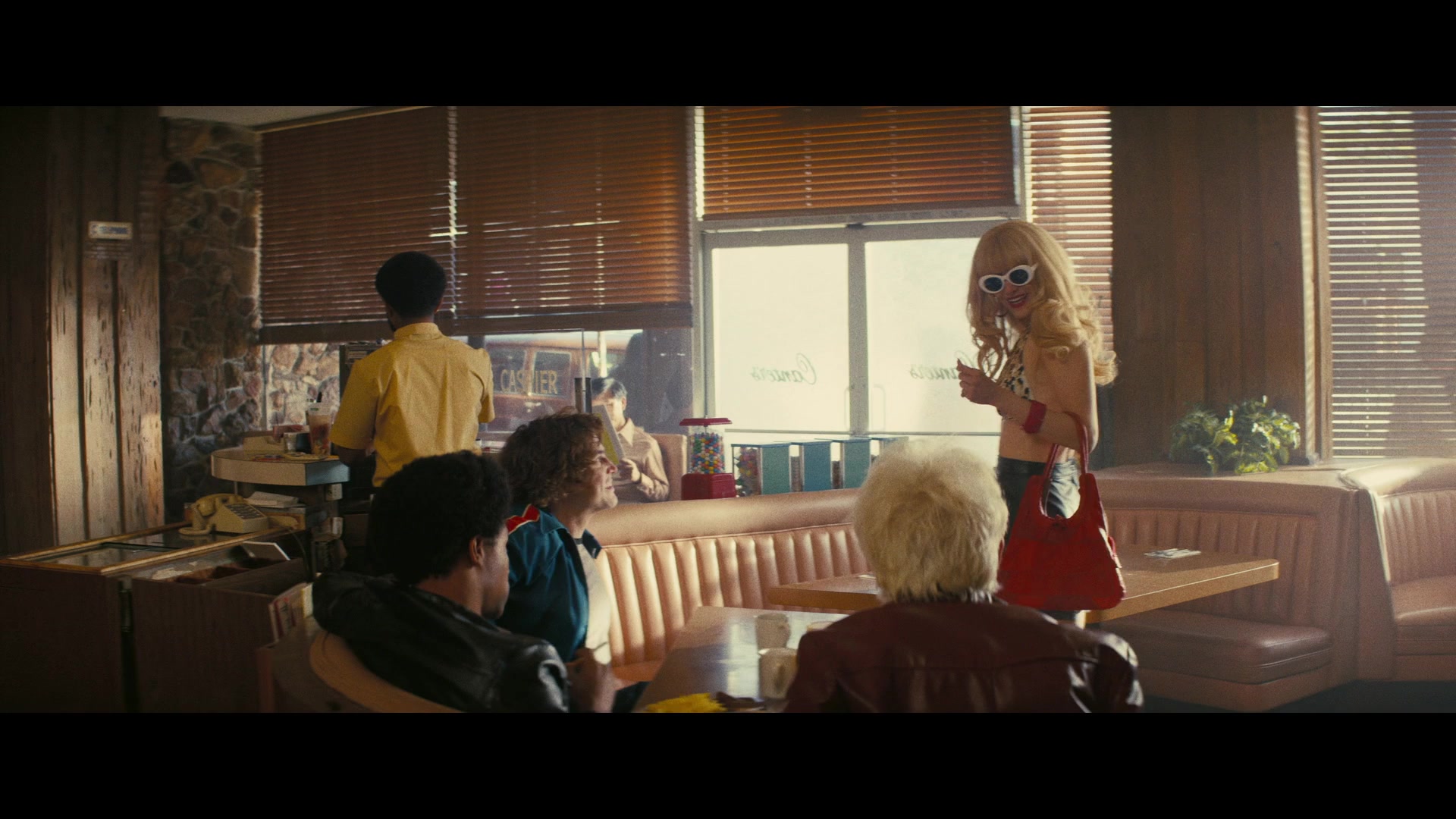 Angelyne_S01E01_Dream_Machine_1080p_ERW_002493.jpg