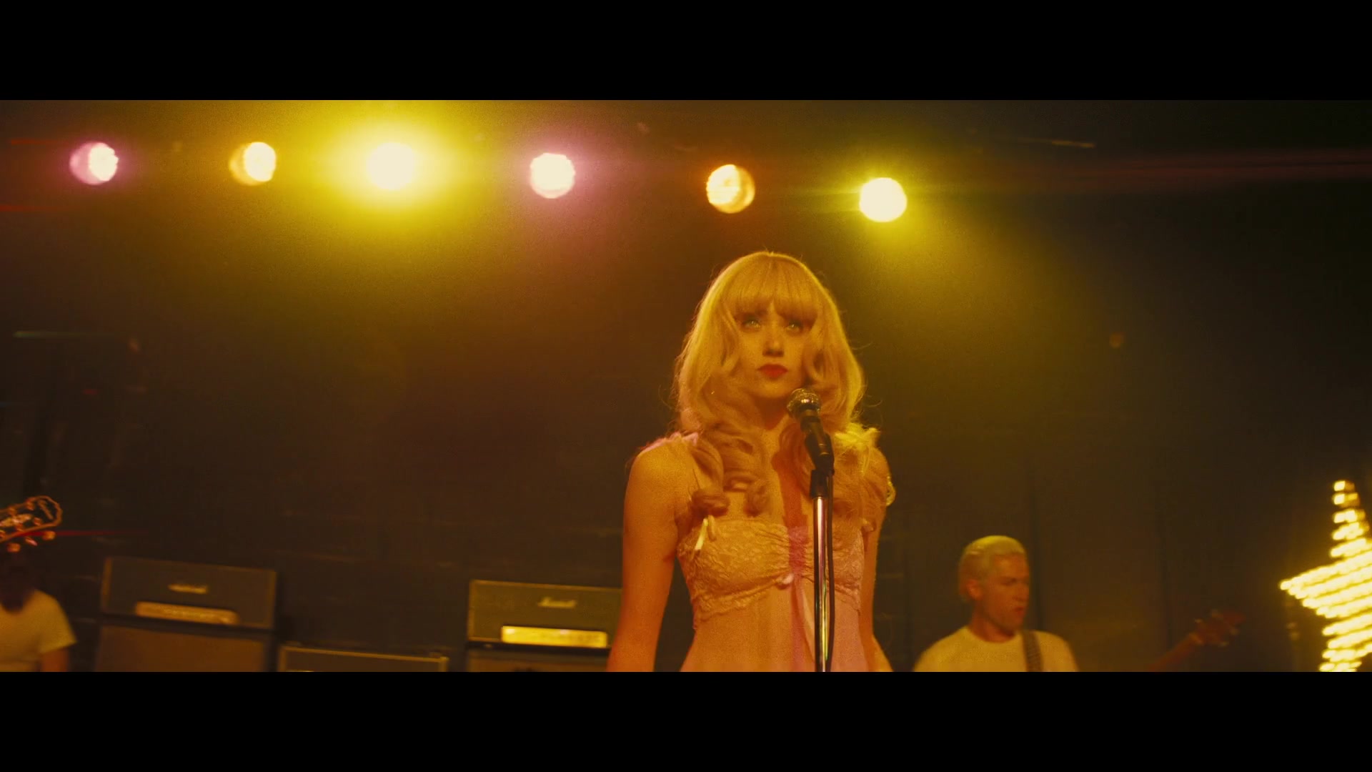 Angelyne_S01E01_Dream_Machine_1080p_ERW_002850.jpg