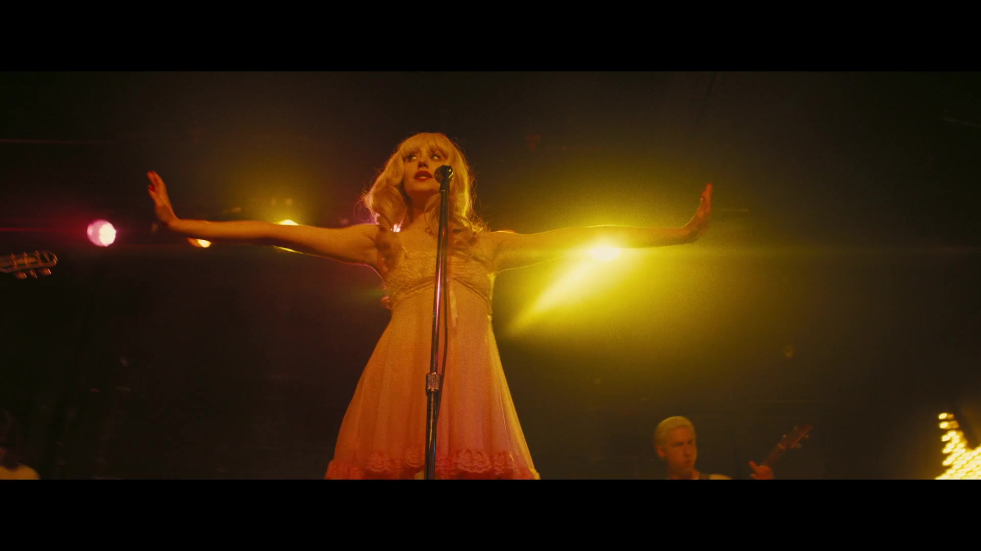 Angelyne_S01E01_Dream_Machine_1080p_ERW_002932.jpg