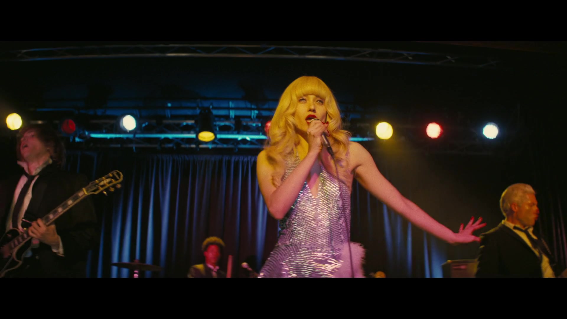 Angelyne_S01E01_Dream_Machine_1080p_ERW_003707.jpg