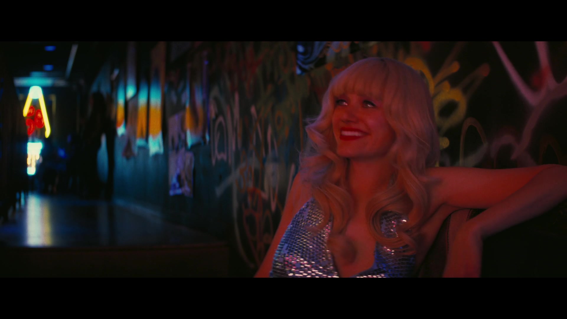 Angelyne_S01E01_Dream_Machine_1080p_ERW_003958.jpg