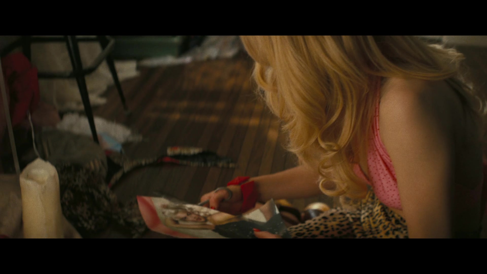 Angelyne_S01E01_Dream_Machine_1080p_ERW_004503.jpg
