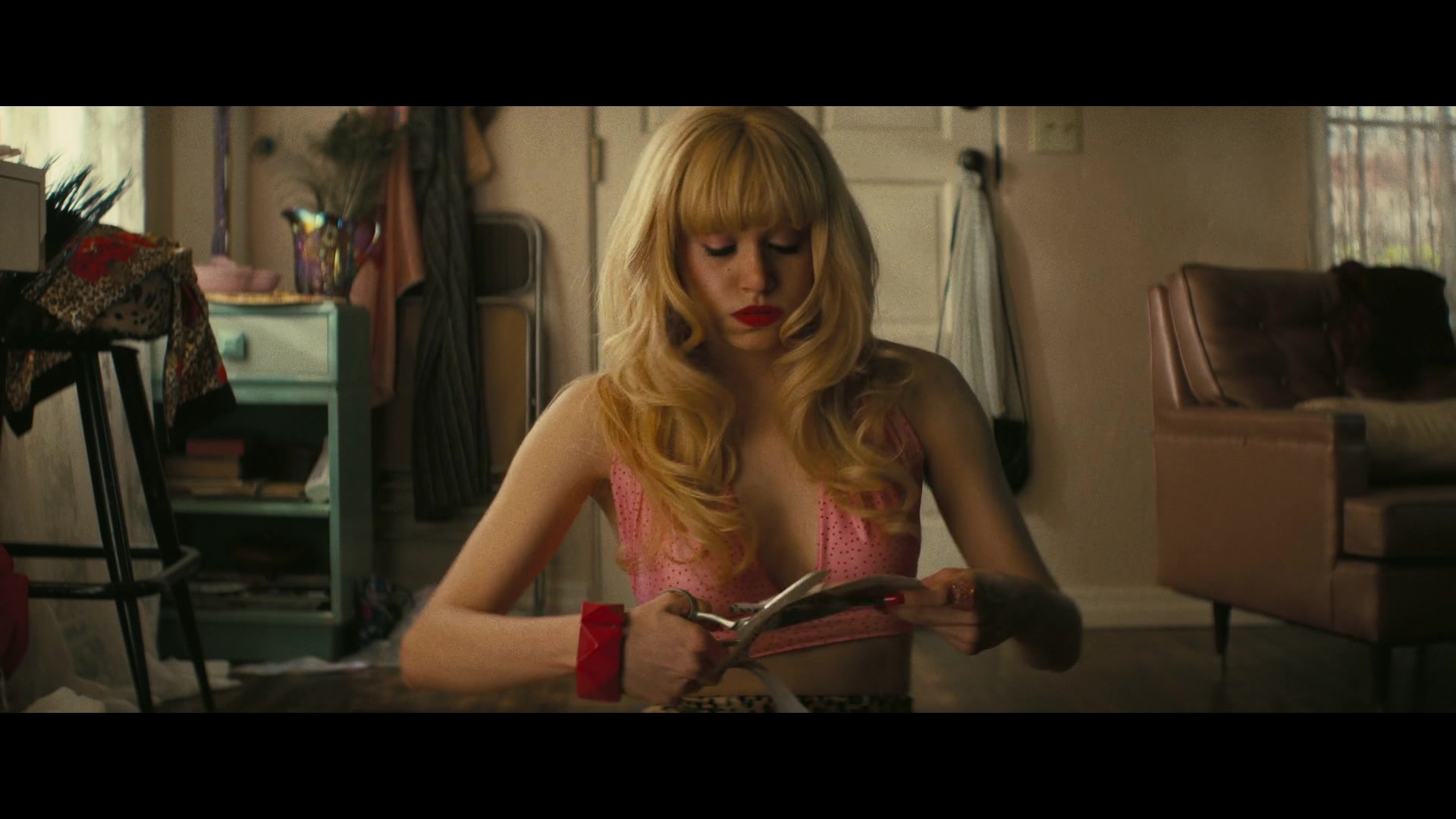 Angelyne_S01E01_Dream_Machine_1080p_ERW_004518.jpg