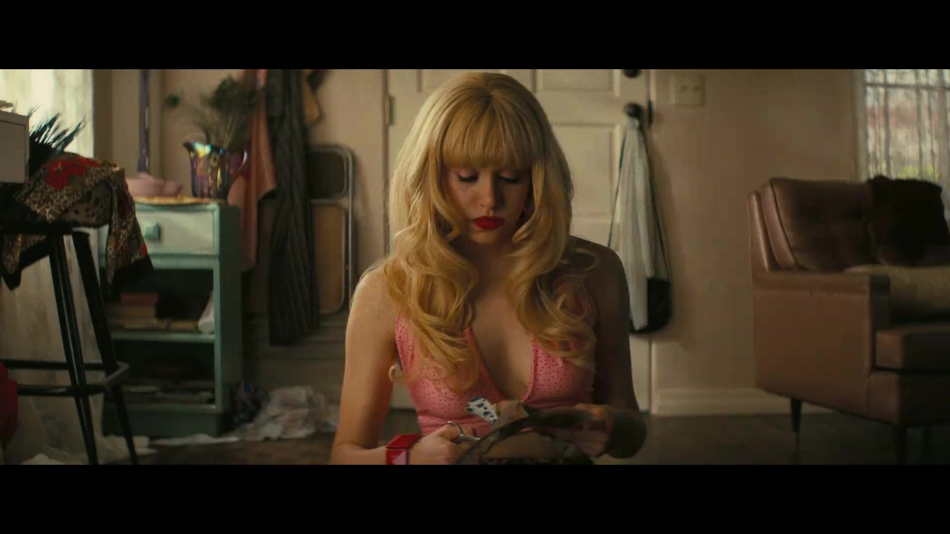 Angelyne_S01E01_Dream_Machine_1080p_ERW_004519.jpg