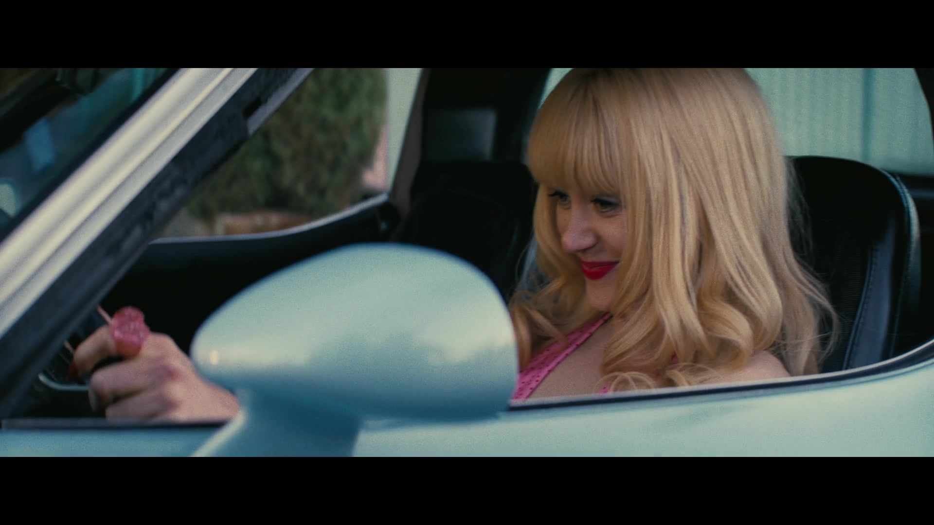 Angelyne_S01E01_Dream_Machine_1080p_ERW_004804.jpg