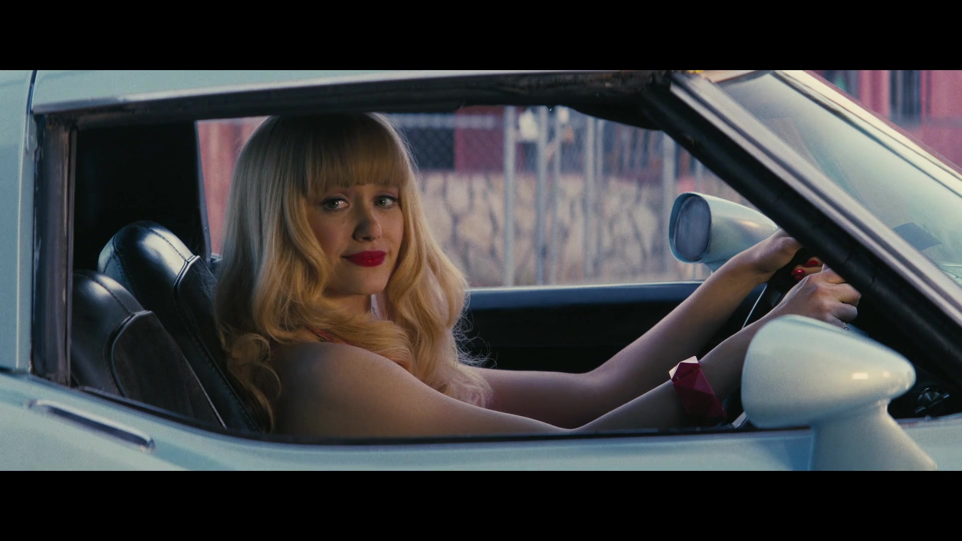 Angelyne_S01E01_Dream_Machine_1080p_ERW_004825.jpg
