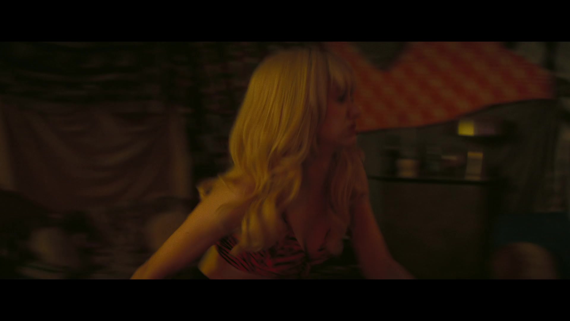 Angelyne_S01E01_Dream_Machine_1080p_ERW_005823.jpg