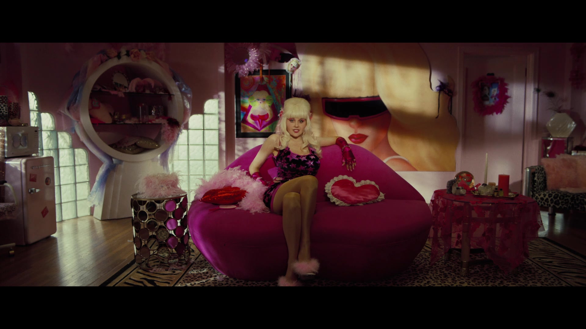 Angelyne_S01E01_Dream_Machine_1080p_ERW_006319.jpg