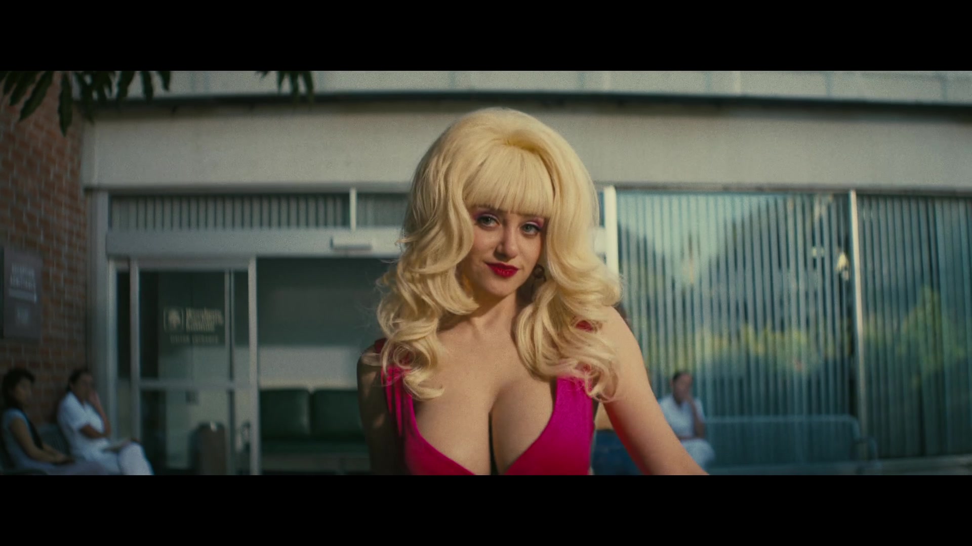 Angelyne_S01E01_Dream_Machine_1080p_ERW_006698.jpg