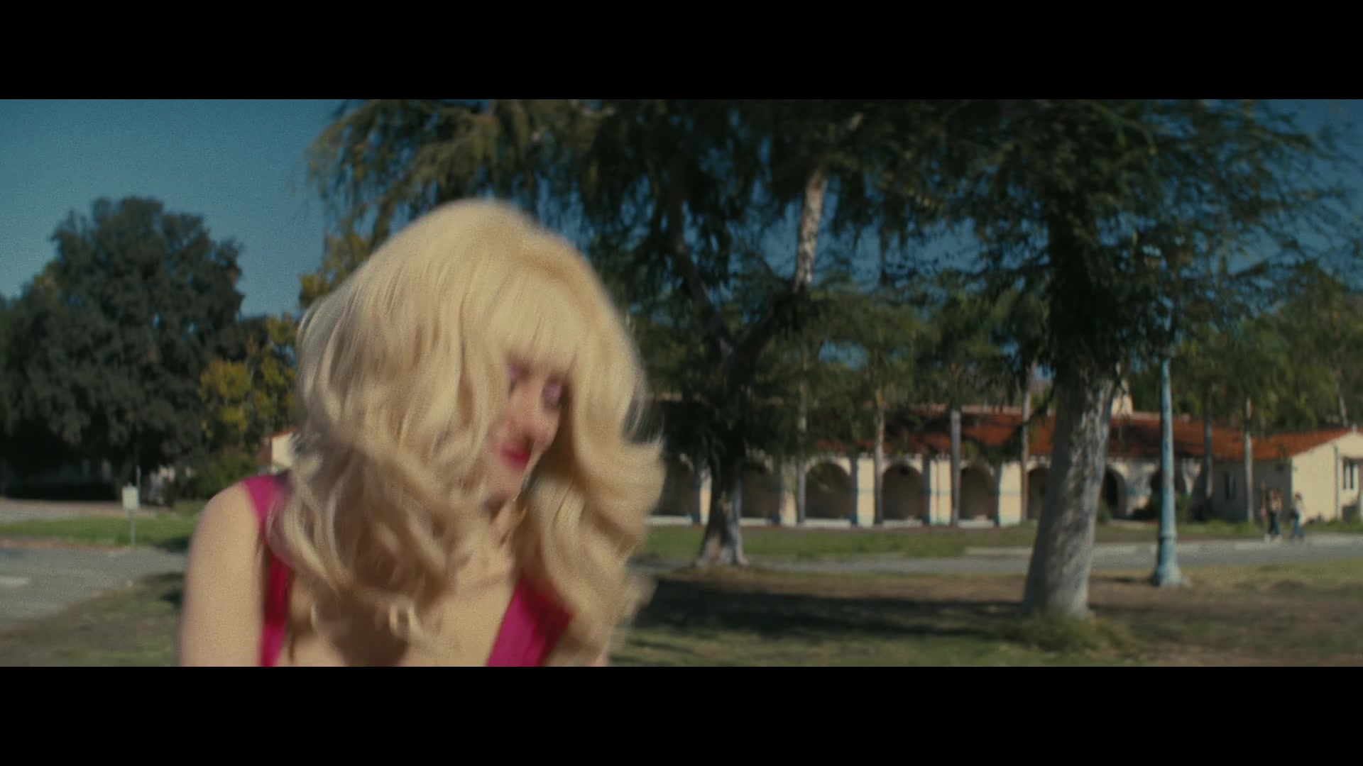 Angelyne_S01E01_Dream_Machine_1080p_ERW_006763.jpg