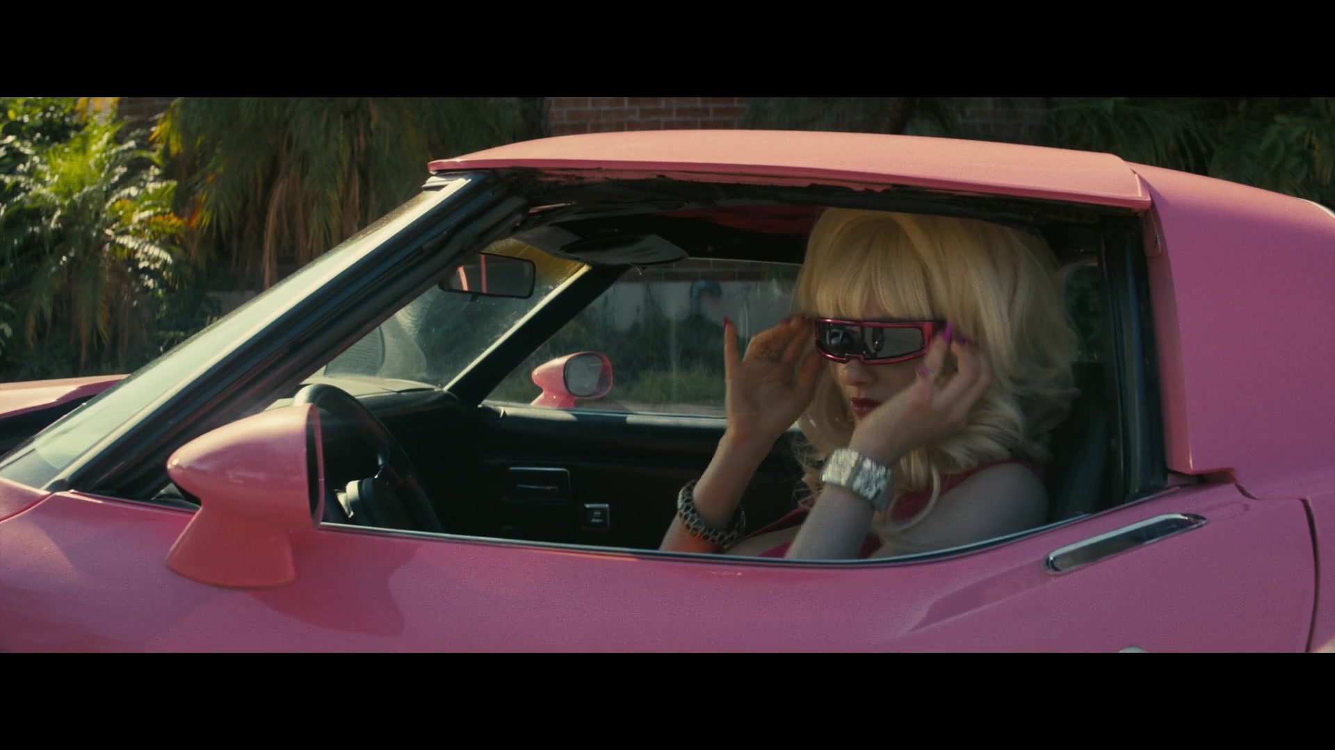 Angelyne_S01E01_Dream_Machine_1080p_ERW_006775.jpg