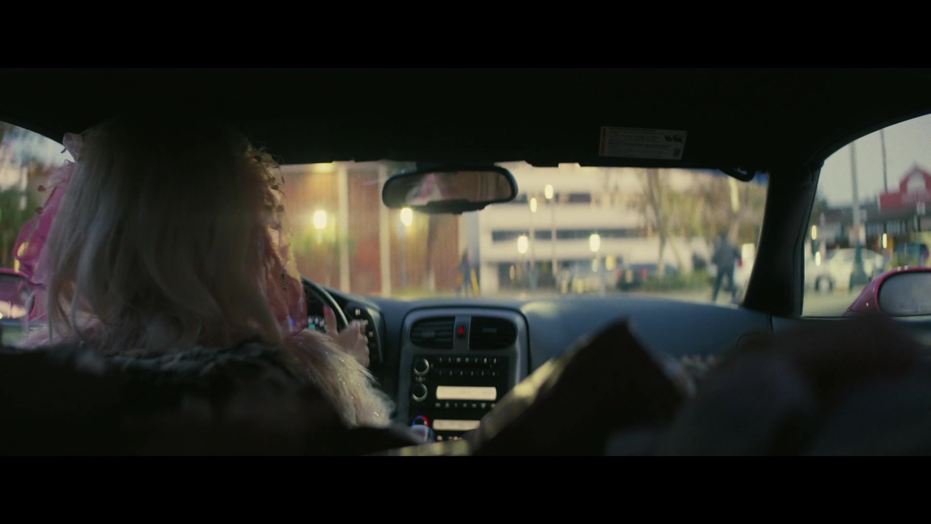 Angelyne_S01E02_Gods_and_Fairies_1080p_ERW_000055.jpg