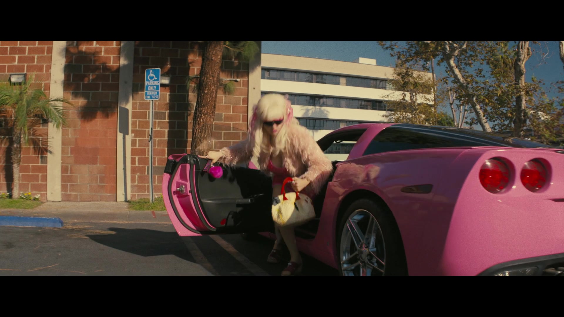 Angelyne_S01E02_Gods_and_Fairies_1080p_ERW_000079.jpg