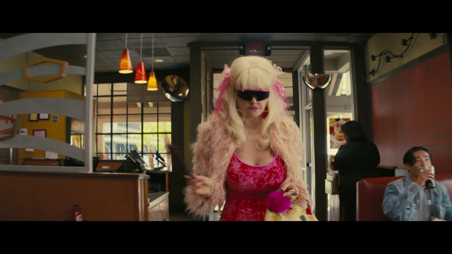 Angelyne_S01E02_Gods_and_Fairies_1080p_ERW_000105.jpg