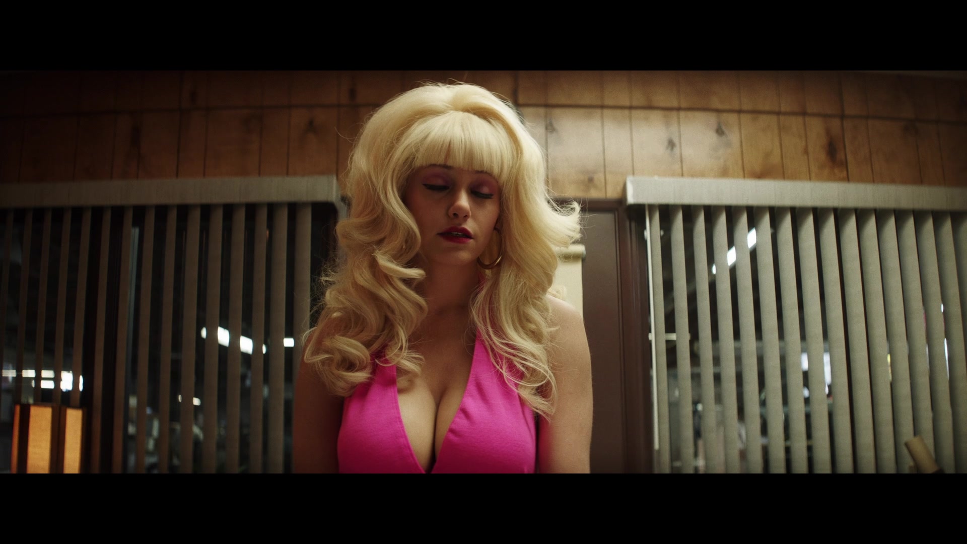 Angelyne_S01E02_Gods_and_Fairies_1080p_ERW_001092.jpg