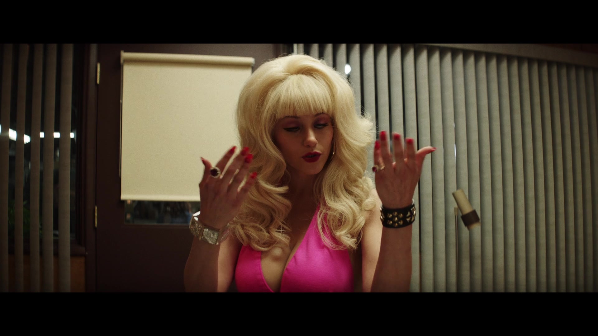 Angelyne_S01E02_Gods_and_Fairies_1080p_ERW_001221.jpg