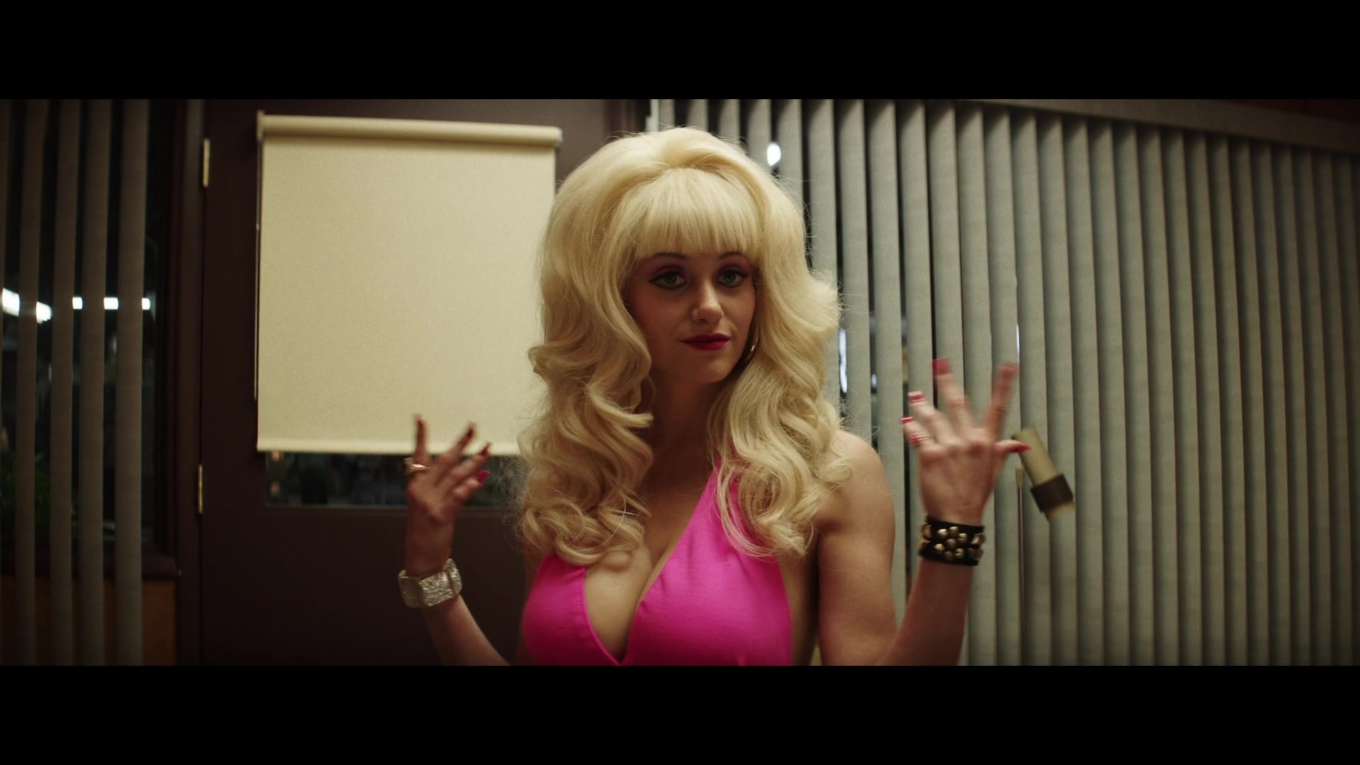Angelyne_S01E02_Gods_and_Fairies_1080p_ERW_001268.jpg