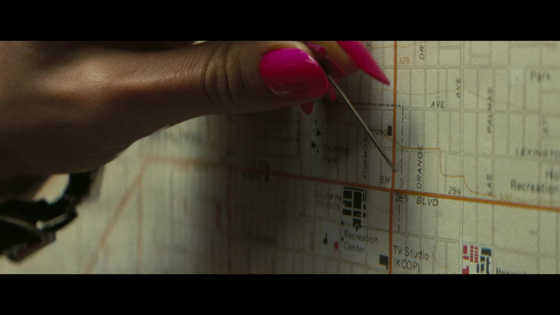 Angelyne_S01E02_Gods_and_Fairies_1080p_ERW_002028.jpg