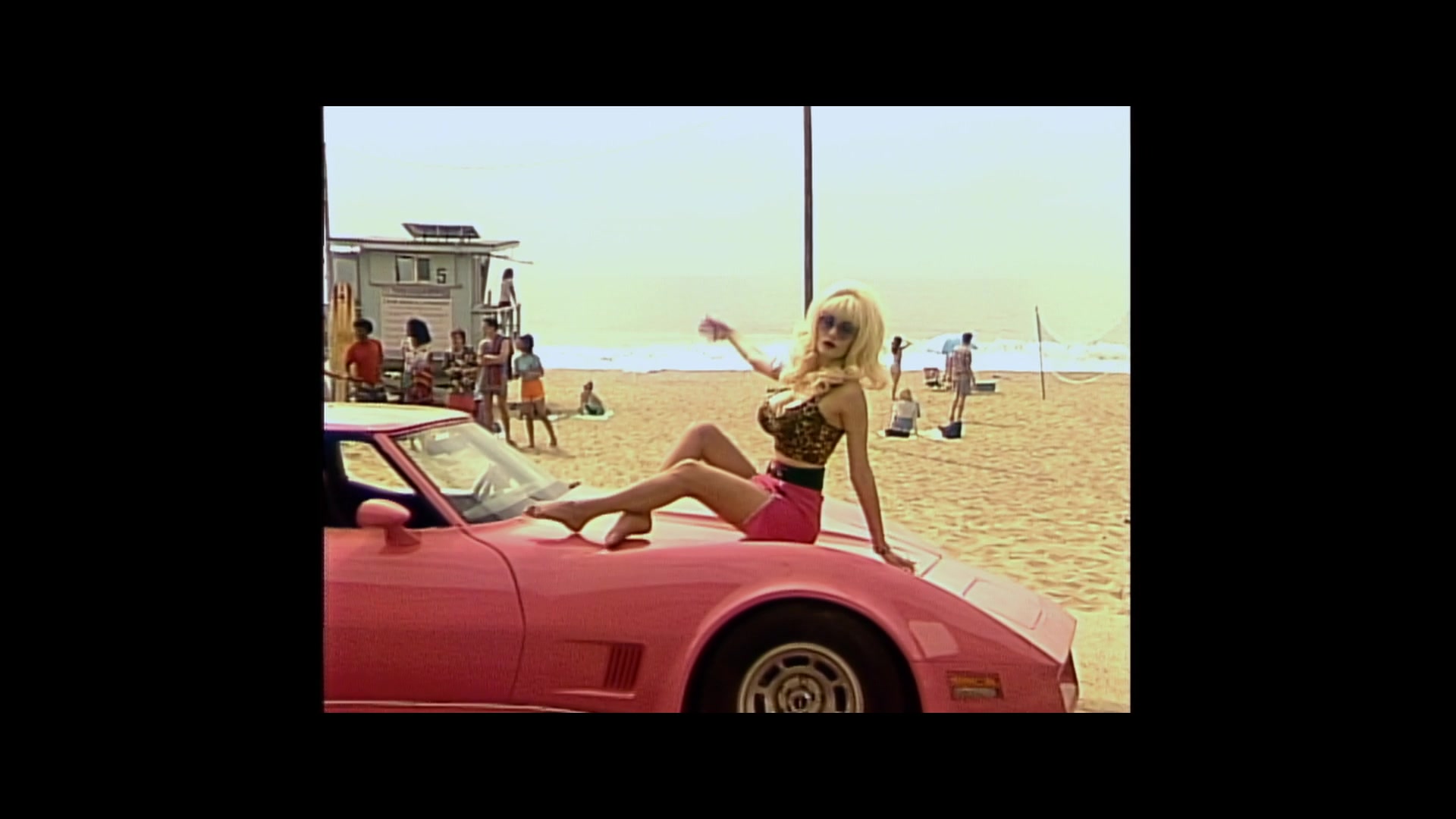 Angelyne_S01E02_Gods_and_Fairies_1080p_ERW_002334.jpg