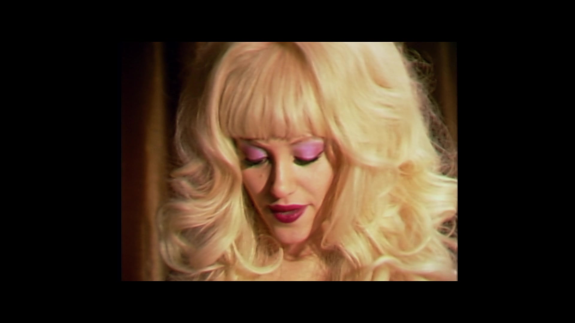 Angelyne_S01E02_Gods_and_Fairies_1080p_ERW_003170.jpg