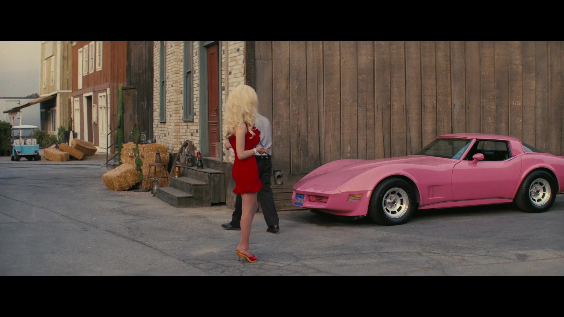 Angelyne_S01E02_Gods_and_Fairies_1080p_ERW_004218.jpg