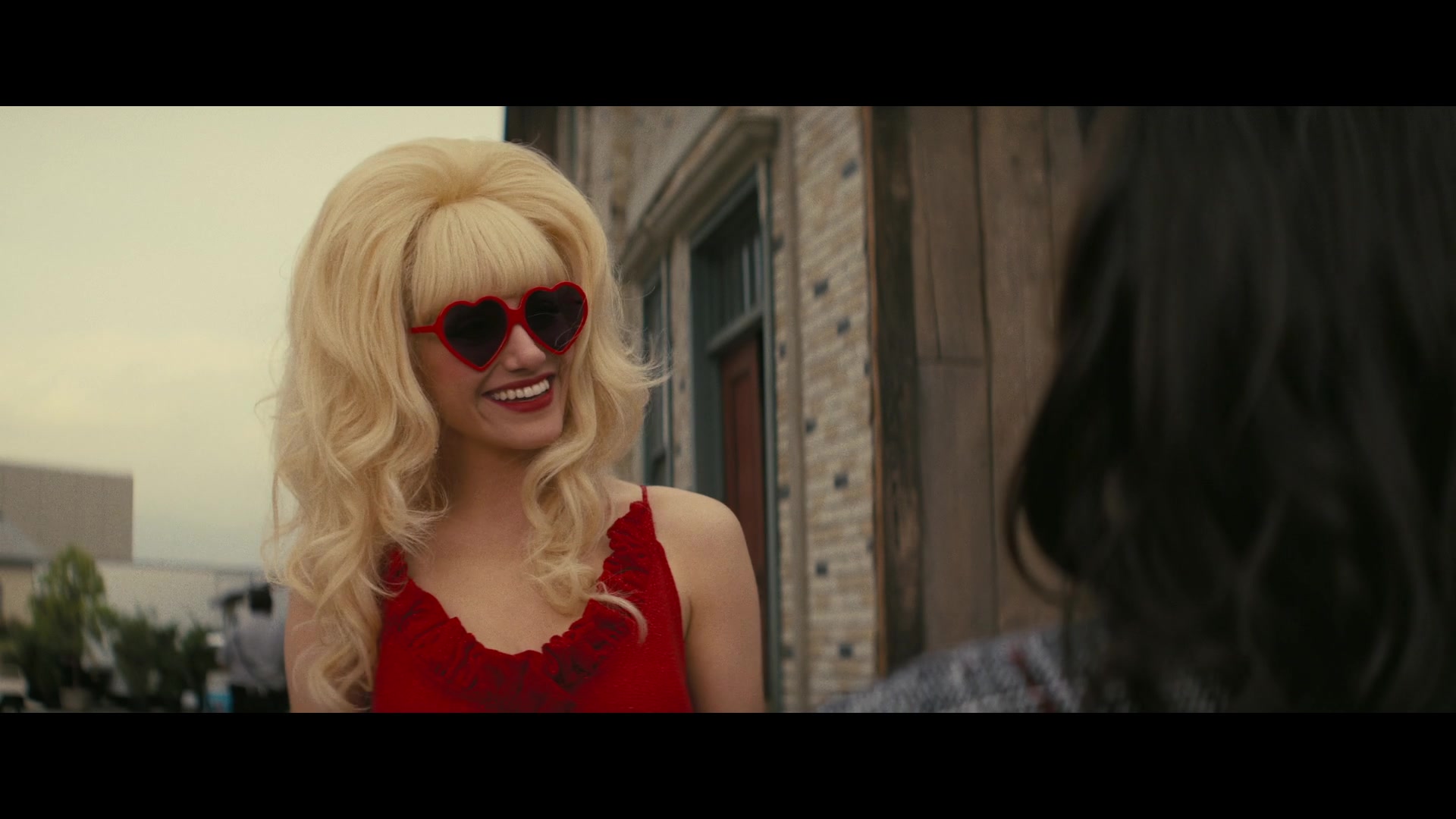 Angelyne_S01E02_Gods_and_Fairies_1080p_ERW_004259.jpg