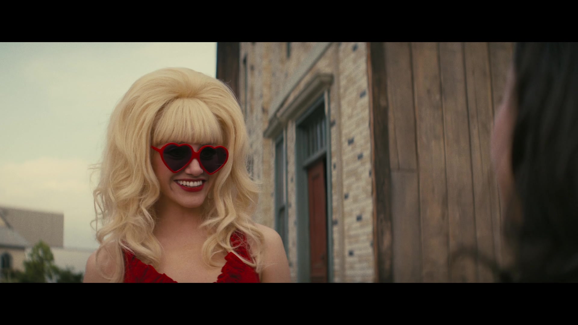 Angelyne_S01E02_Gods_and_Fairies_1080p_ERW_004323.jpg