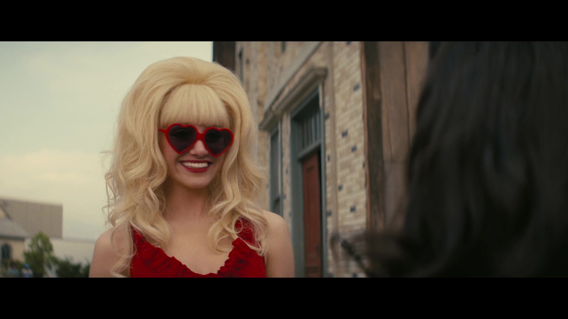 Angelyne_S01E02_Gods_and_Fairies_1080p_ERW_004344.jpg