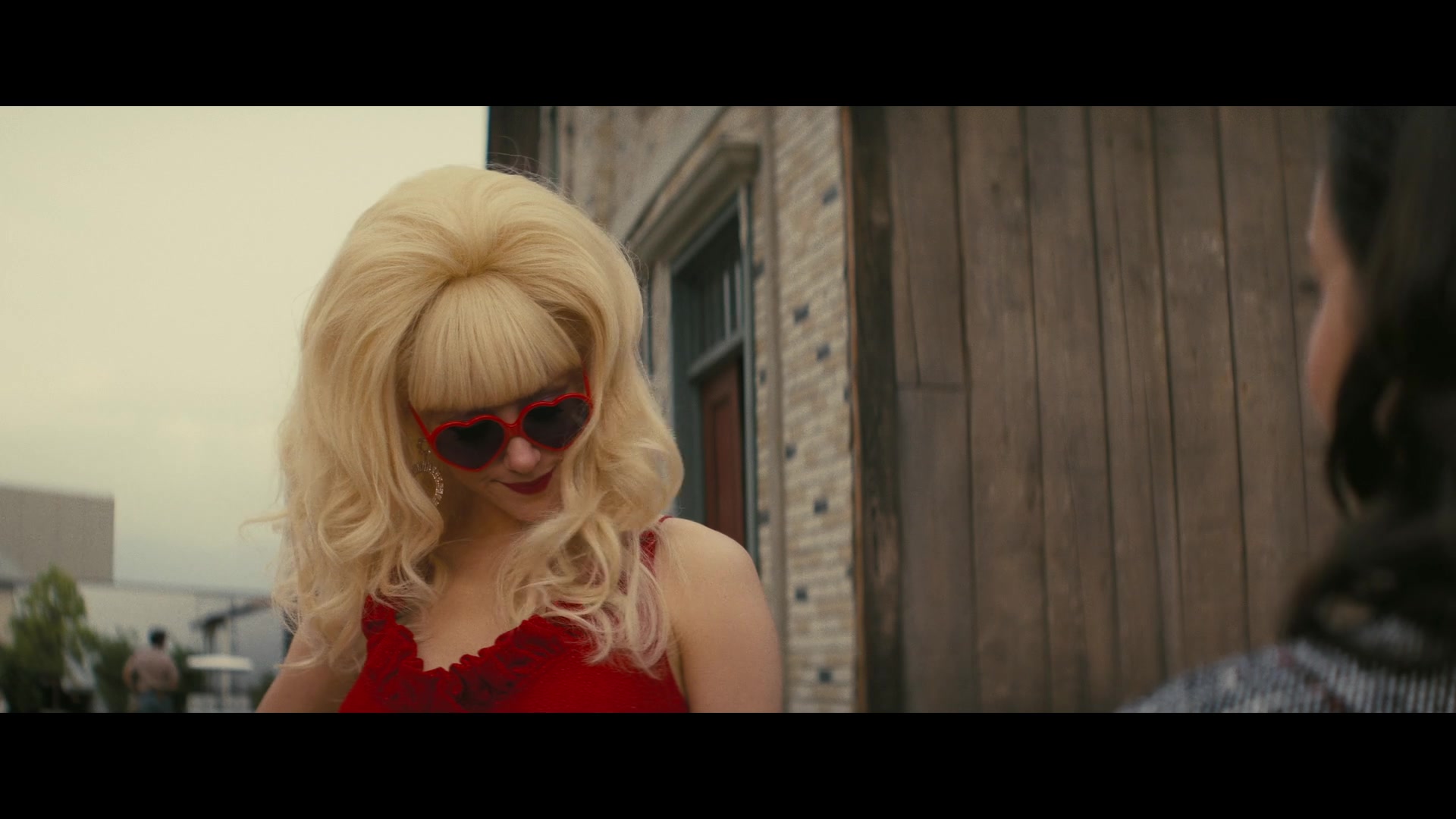 Angelyne_S01E02_Gods_and_Fairies_1080p_ERW_004399.jpg