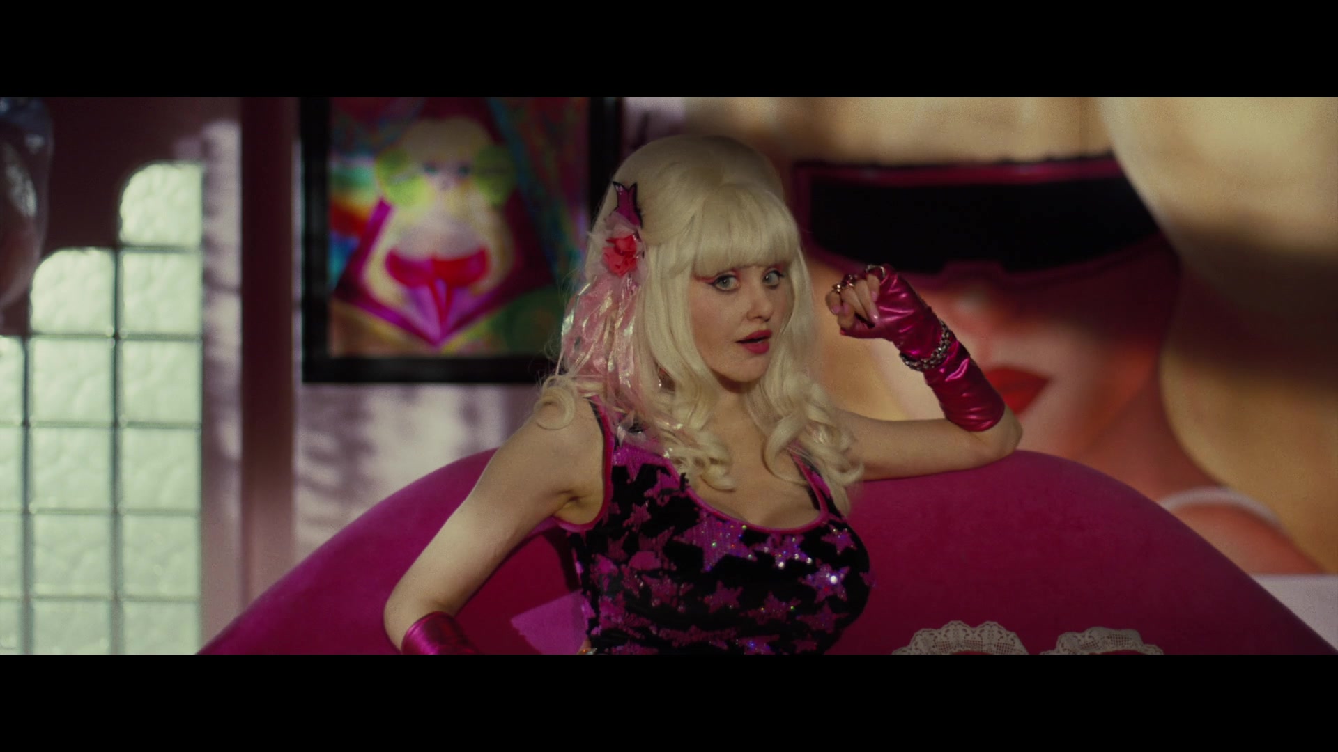 Angelyne_S01E02_Gods_and_Fairies_1080p_ERW_004569.jpg