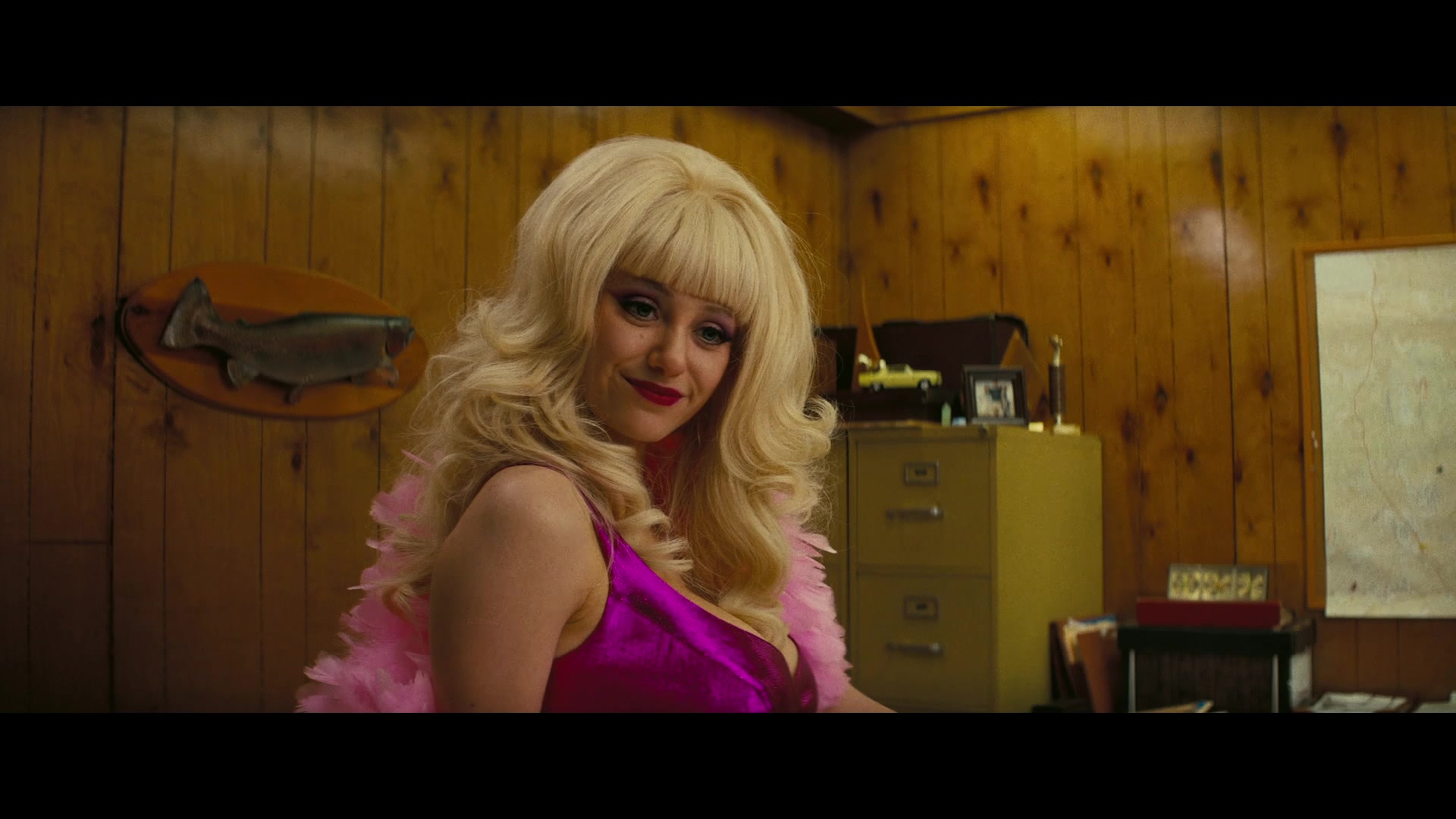 Angelyne_S01E02_Gods_and_Fairies_1080p_ERW_004743.jpg