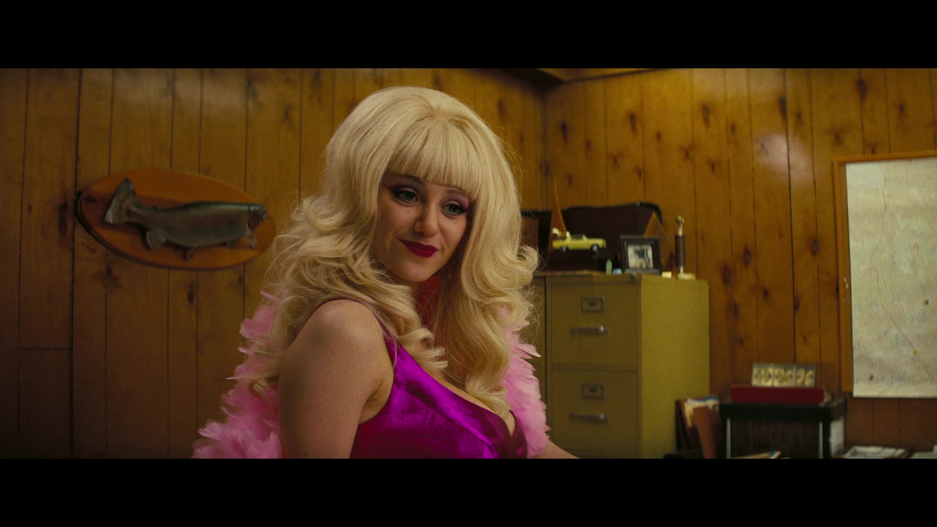 Angelyne_S01E02_Gods_and_Fairies_1080p_ERW_004749.jpg