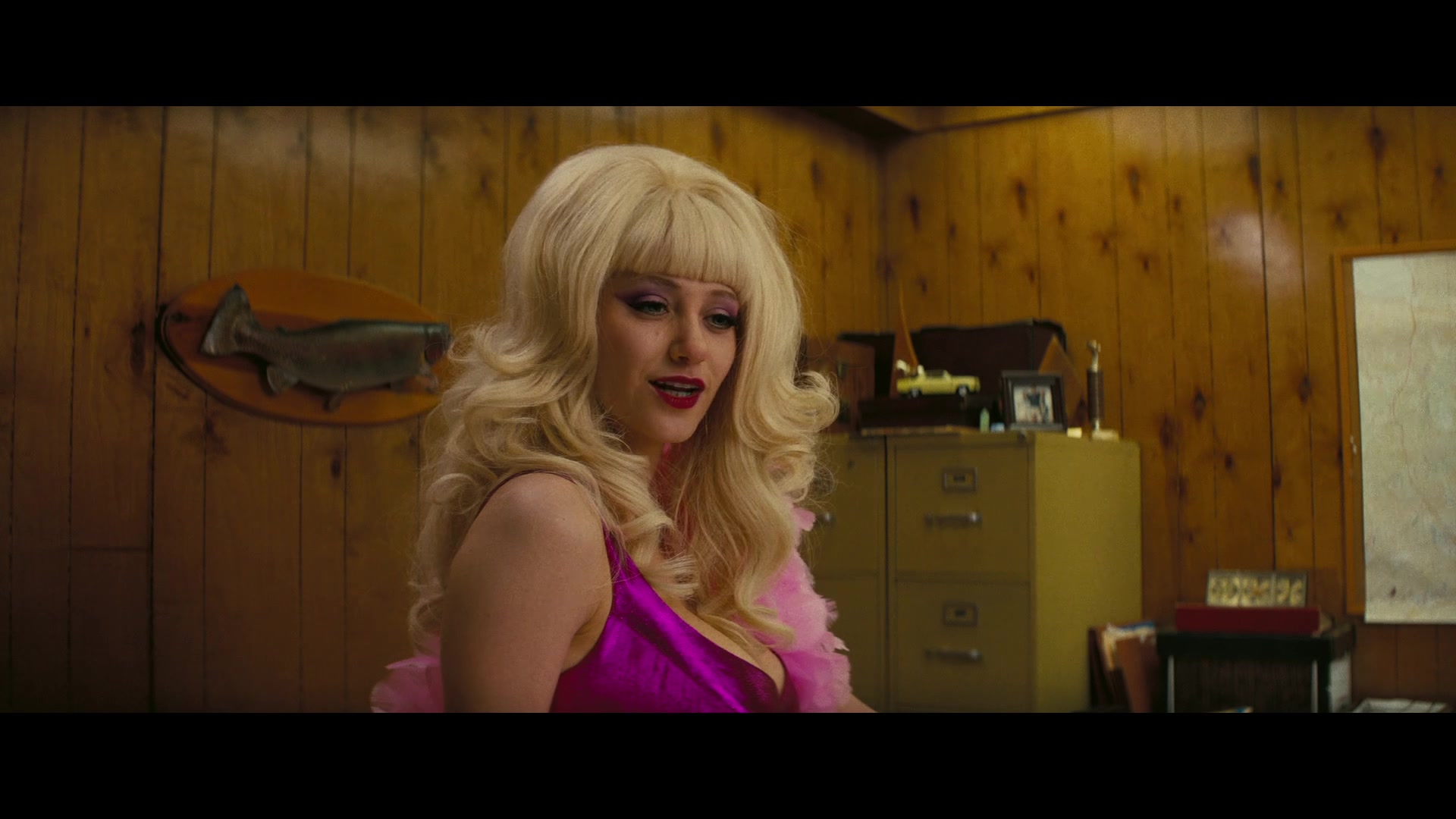Angelyne_S01E02_Gods_and_Fairies_1080p_ERW_004845.jpg