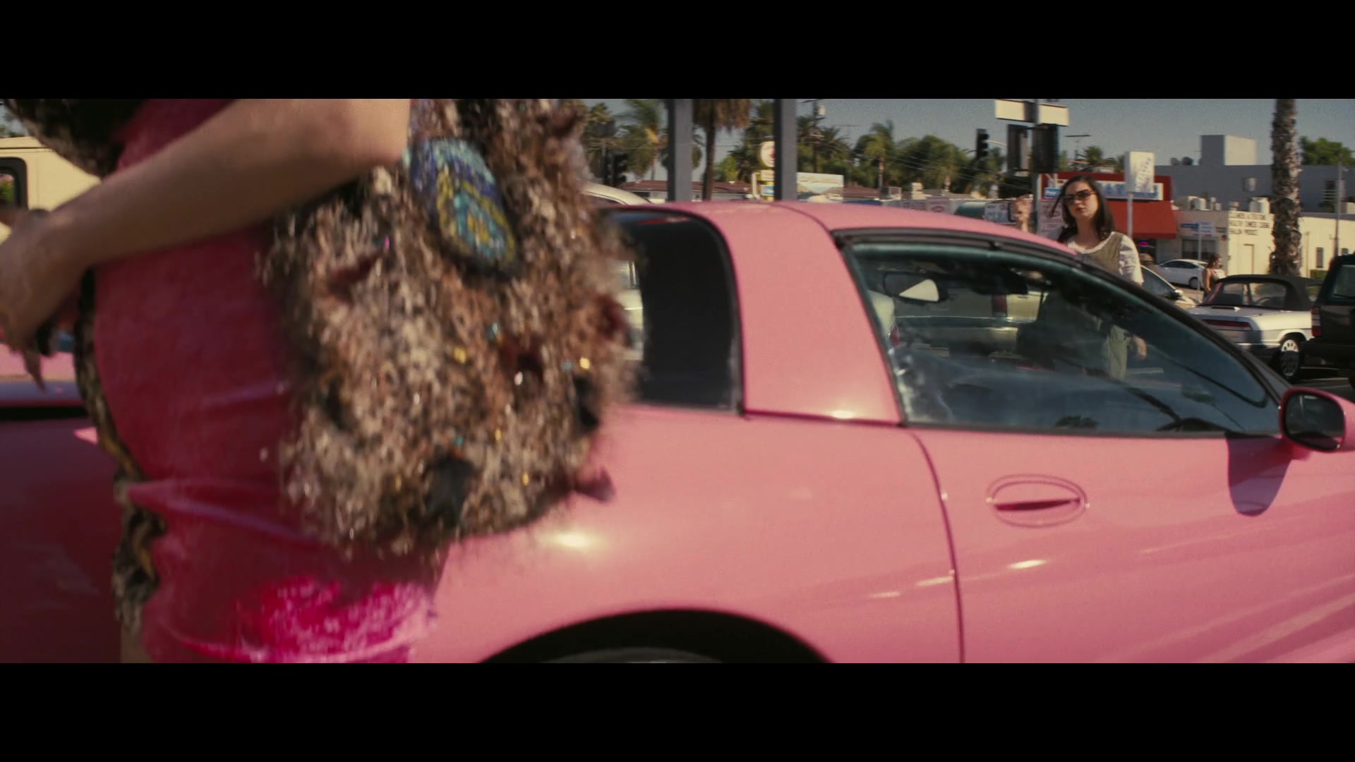 Angelyne_S01E02_Gods_and_Fairies_1080p_ERW_005061.jpg
