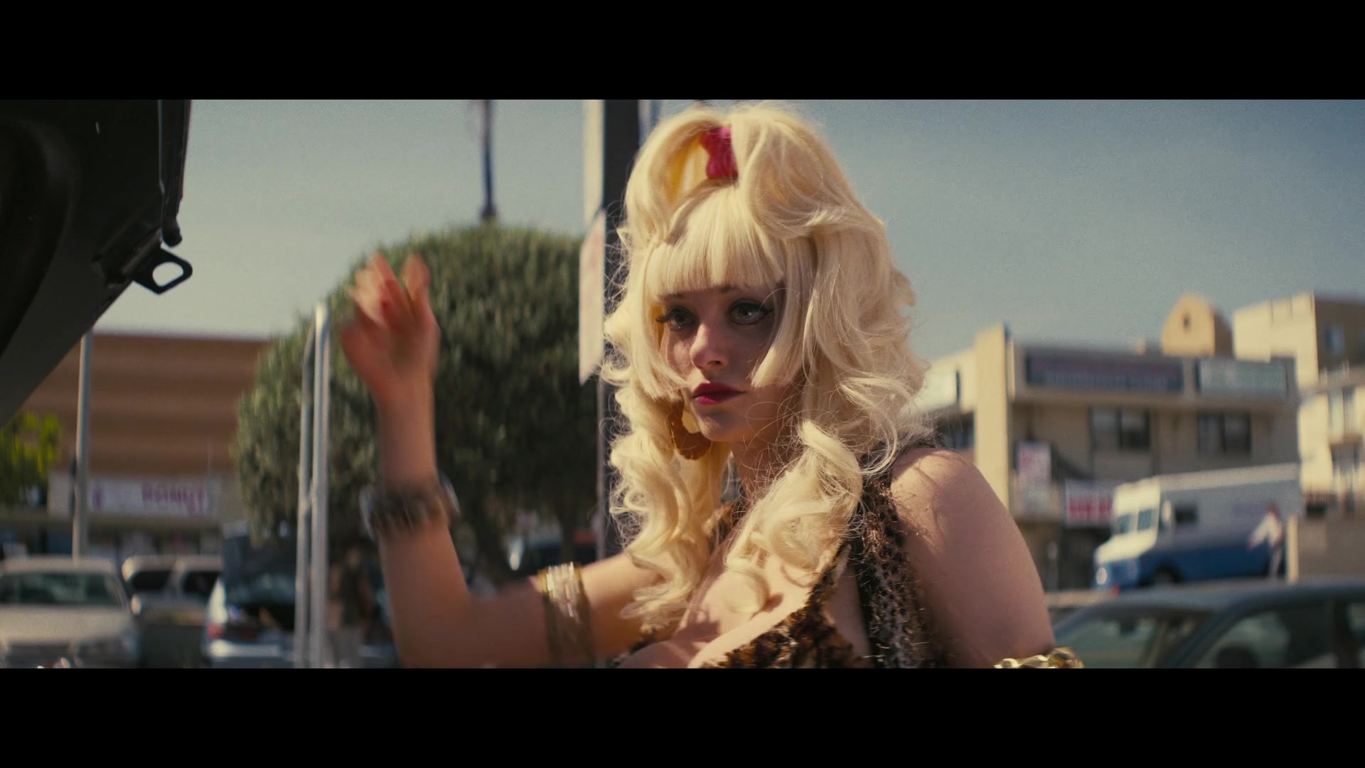 Angelyne_S01E02_Gods_and_Fairies_1080p_ERW_005073.jpg