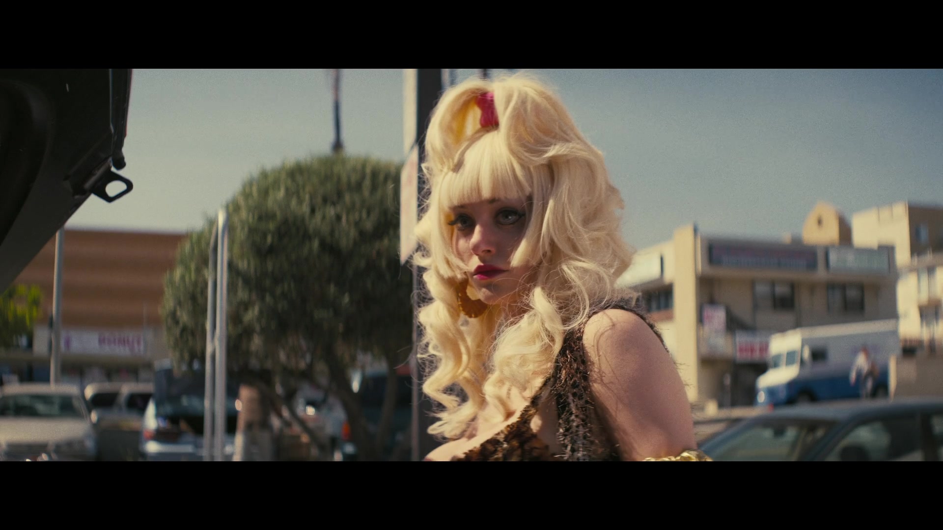 Angelyne_S01E02_Gods_and_Fairies_1080p_ERW_005075.jpg