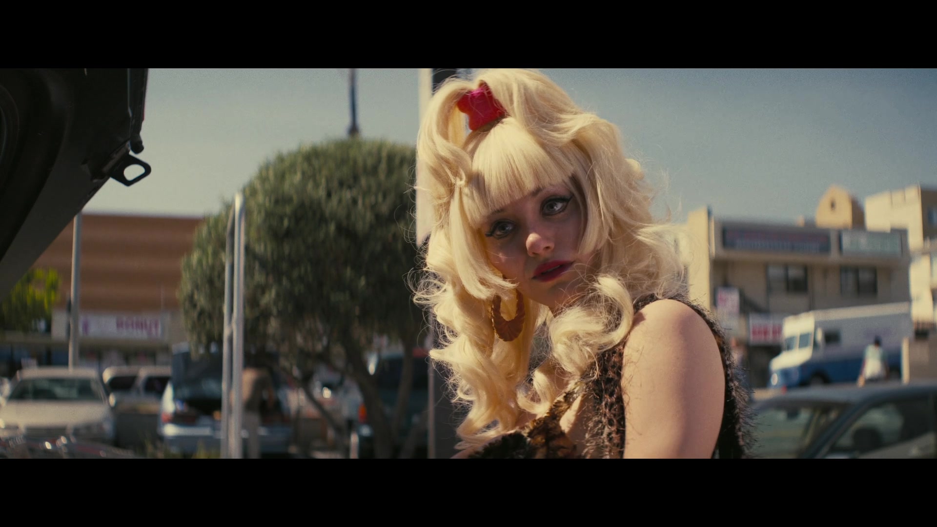 Angelyne_S01E02_Gods_and_Fairies_1080p_ERW_005118.jpg