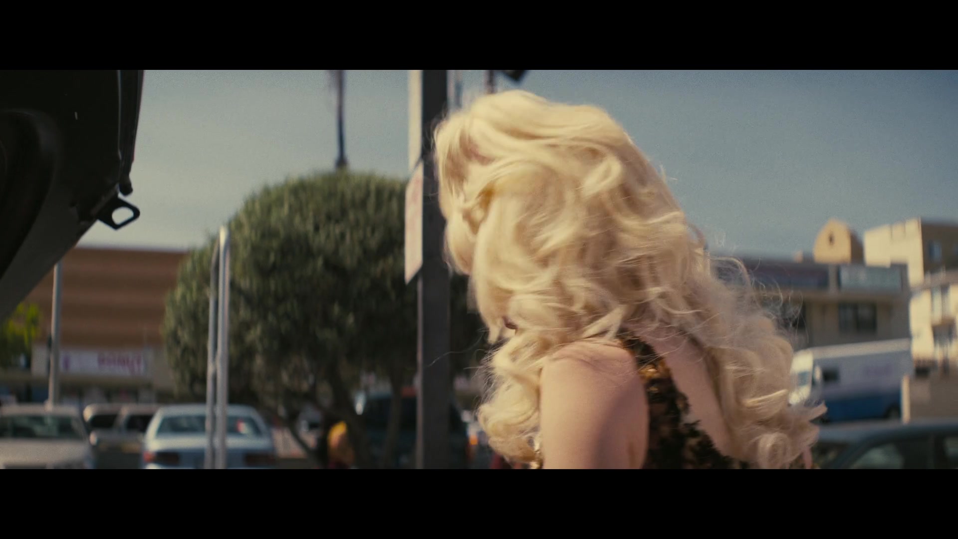 Angelyne_S01E02_Gods_and_Fairies_1080p_ERW_005165.jpg
